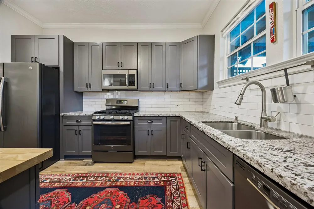 106 Alma Street Houston, TX 77009
