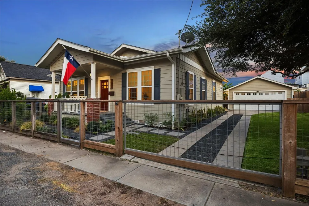 106 Alma Street Houston, TX 77009