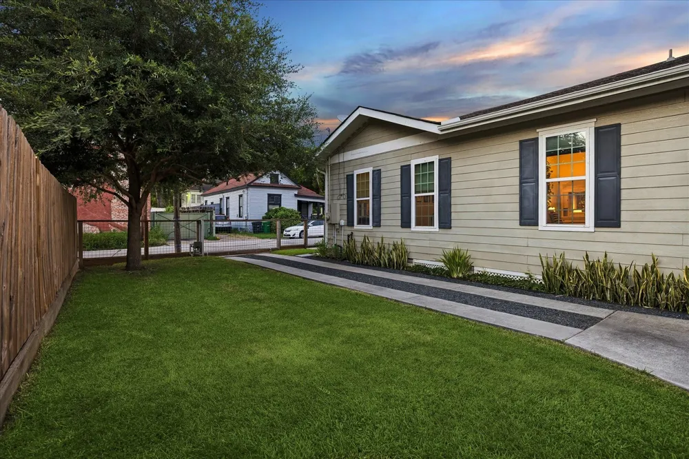 106 Alma Street Houston, TX 77009