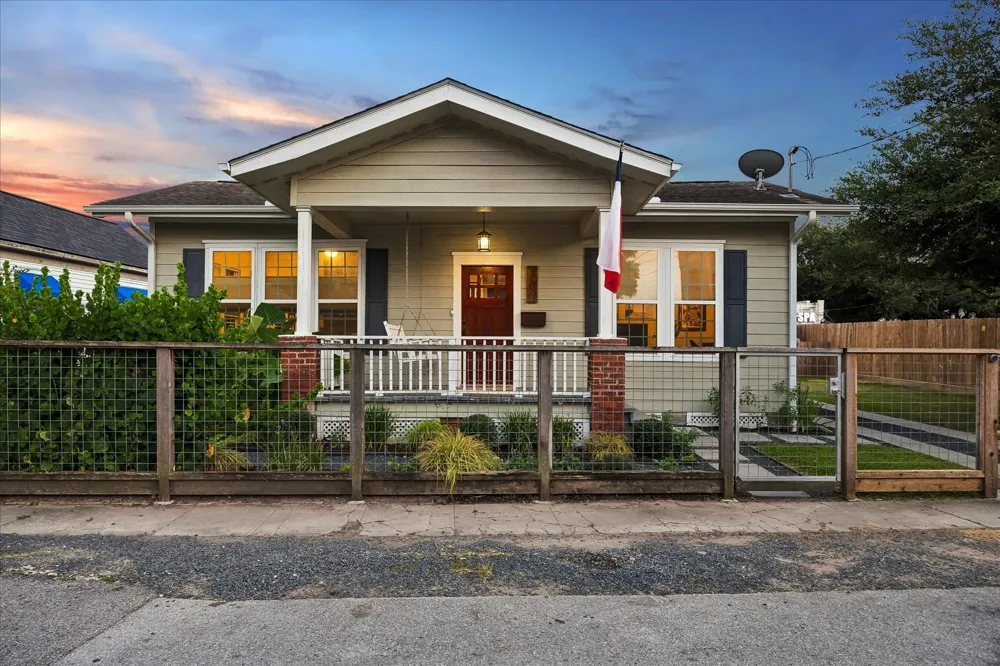 106 Alma Street Houston, TX 77009