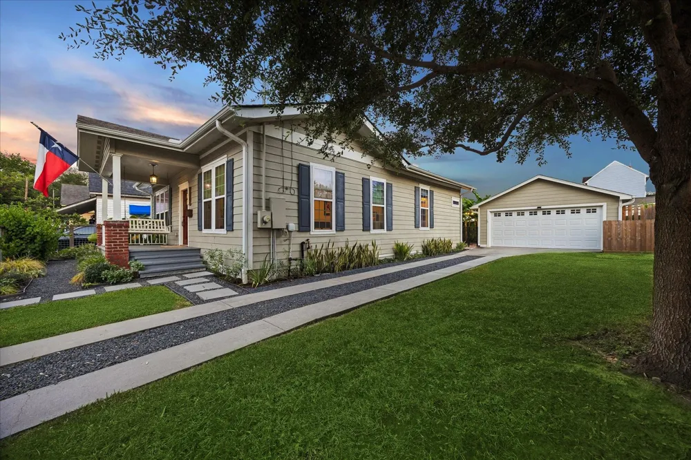 106 Alma Street Houston, TX 77009