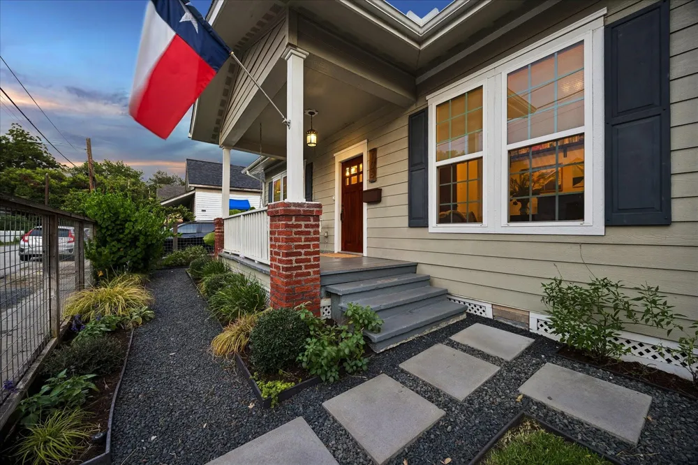 106 Alma Street Houston, TX 77009