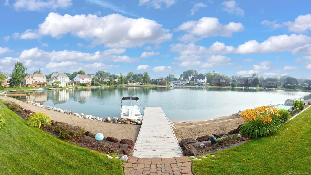 8893 Chestnut Run Drive Shelby Charter Township, MI 48317