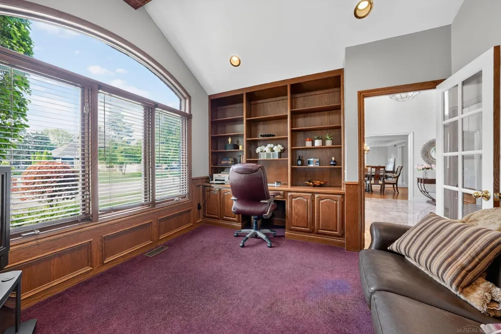 8893 Chestnut Run Drive Shelby Charter Township, MI 48317