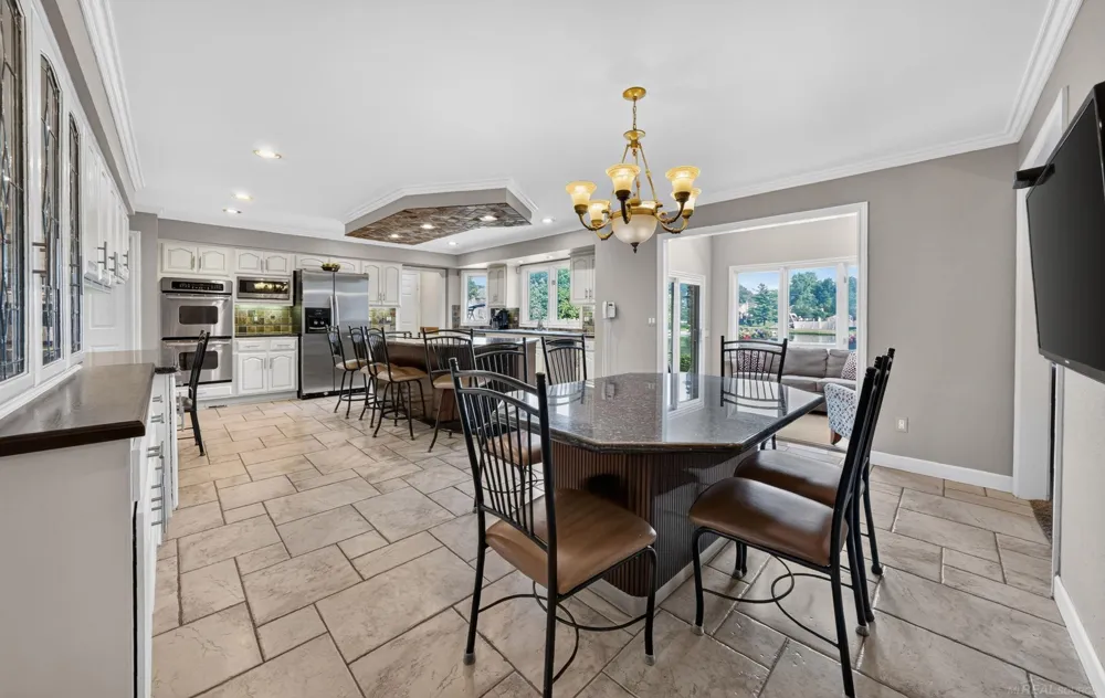 8893 Chestnut Run Drive Shelby Charter Township, MI 48317