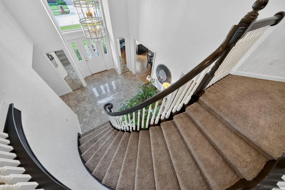 8893 Chestnut Run Drive Shelby Charter Township, MI 48317