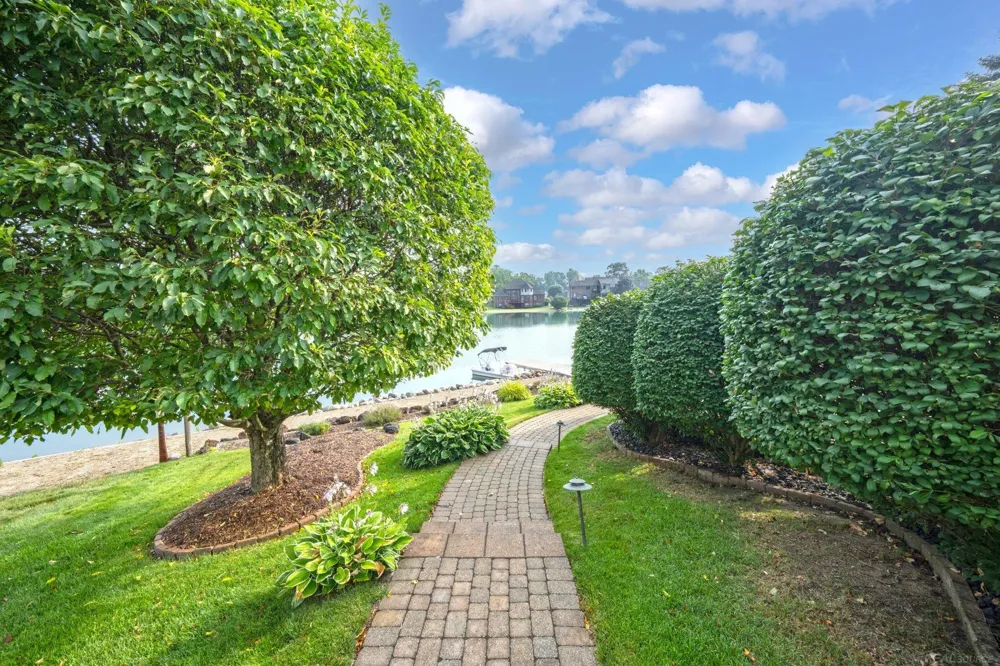 8893 Chestnut Run Drive Shelby Charter Township, MI 48317