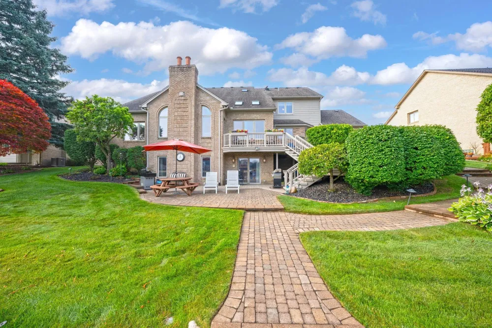 8893 Chestnut Run Drive Shelby Charter Township, MI 48317