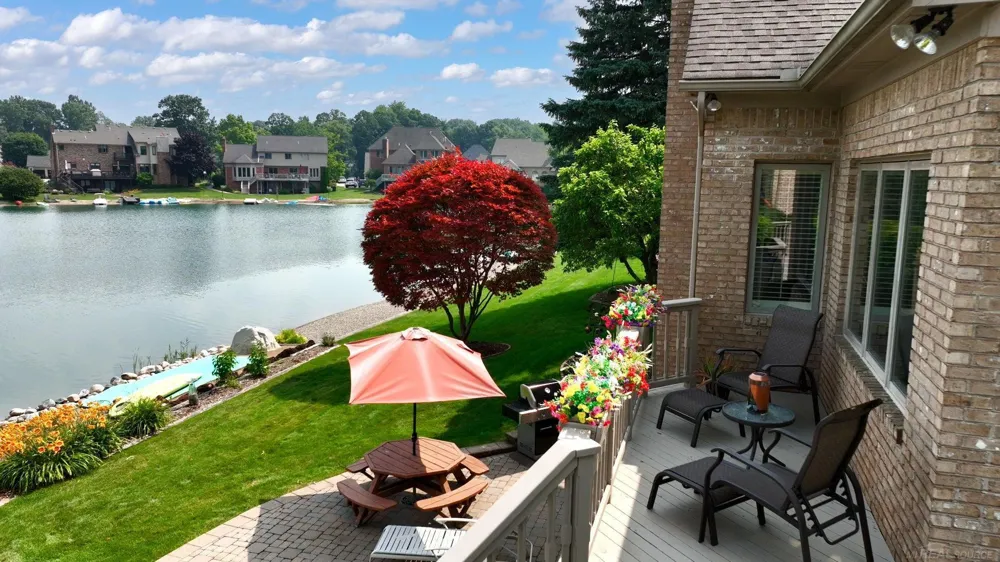 8893 Chestnut Run Drive Shelby Charter Township, MI 48317