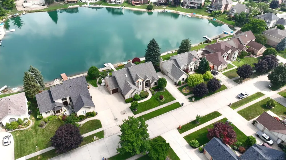 8893 Chestnut Run Drive Shelby Charter Township, MI 48317