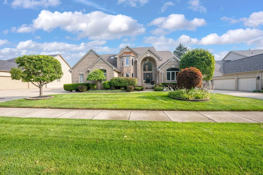 8893 Chestnut Run Drive Shelby Charter Township, MI 48317