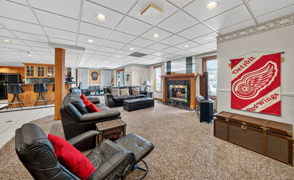 8893 Chestnut Run Drive Shelby Charter Township, MI 48317