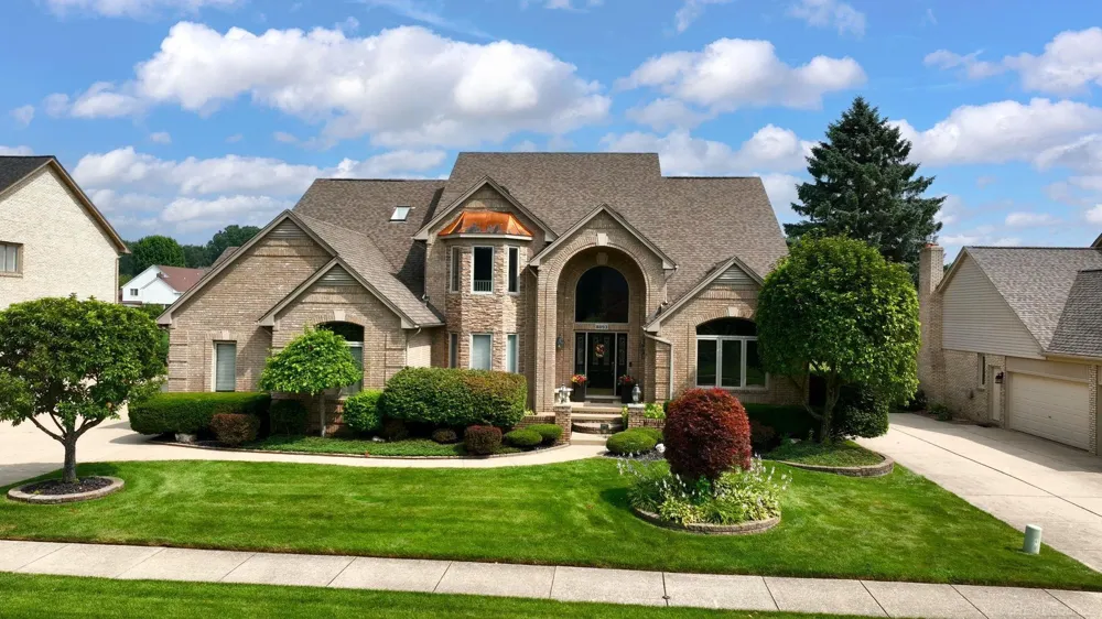 8893 Chestnut Run Drive Shelby Charter Township, MI 48317