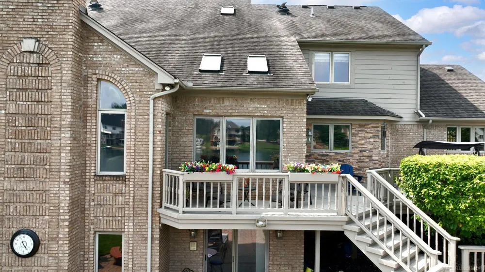 8893 Chestnut Run Drive Shelby Charter Township, MI 48317
