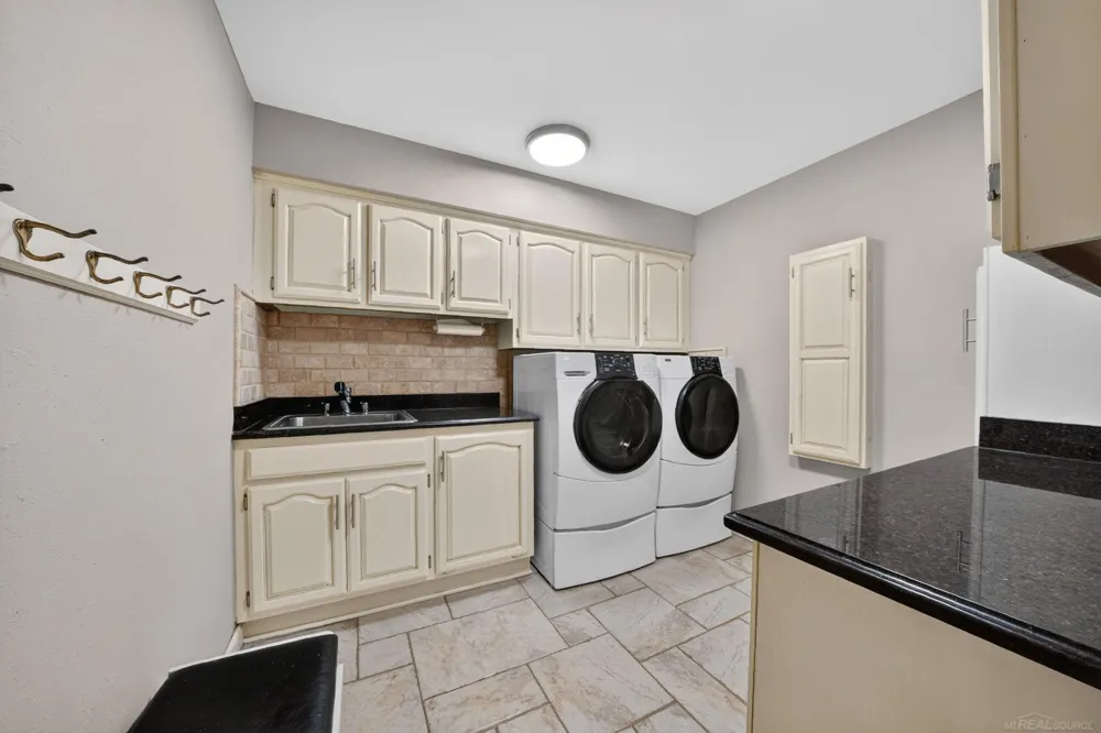 8893 Chestnut Run Drive Shelby Charter Township, MI 48317
