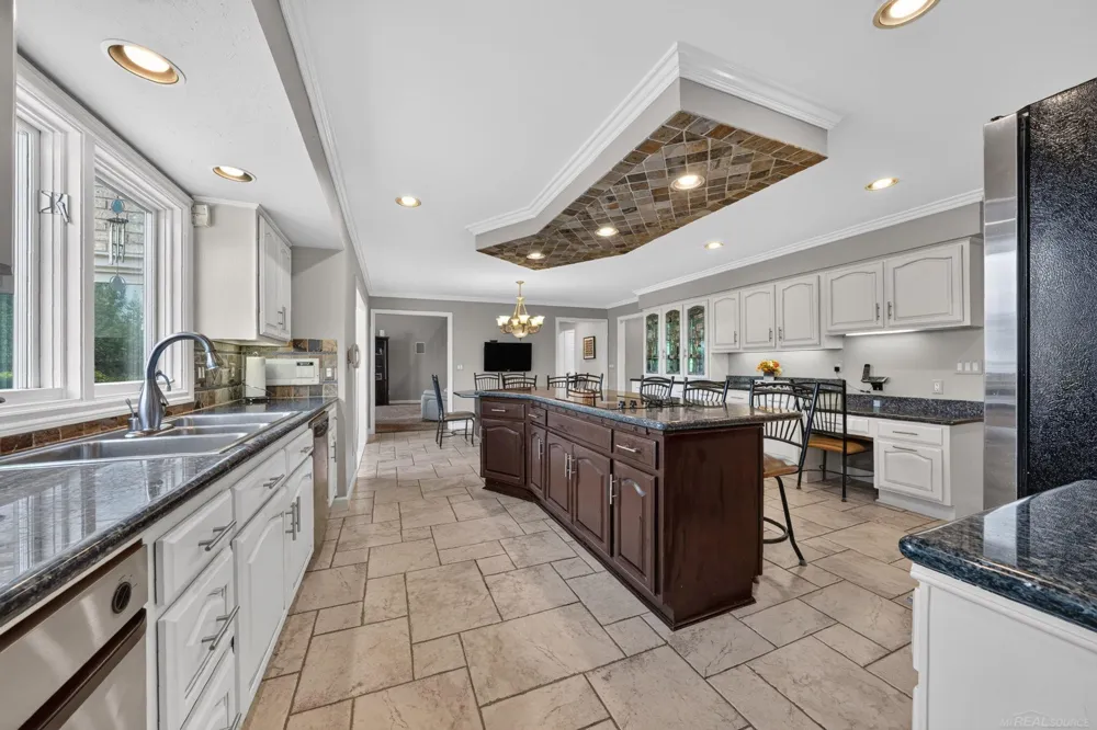 8893 Chestnut Run Drive Shelby Charter Township, MI 48317
