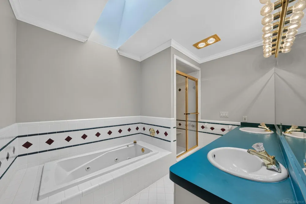 8893 Chestnut Run Drive Shelby Charter Township, MI 48317