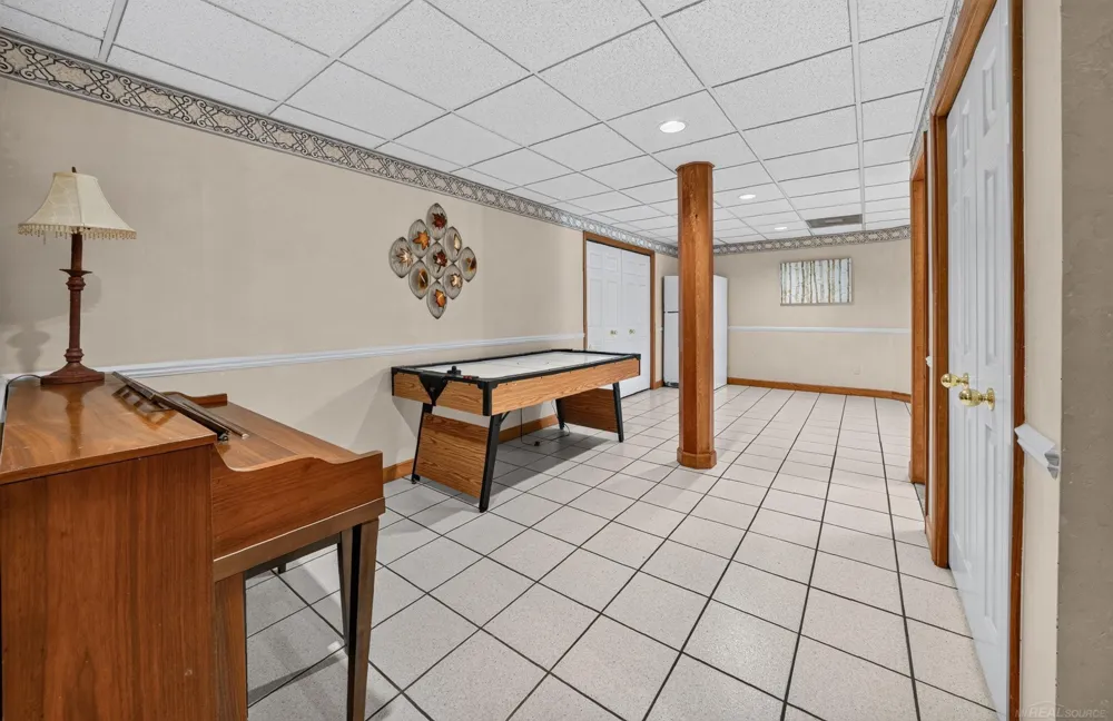 8893 Chestnut Run Drive Shelby Charter Township, MI 48317