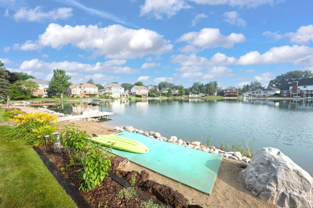 8893 Chestnut Run Drive Shelby Charter Township, MI 48317