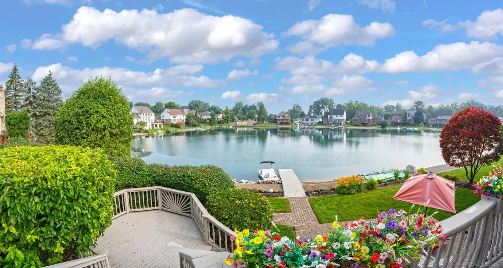 8893 Chestnut Run Drive Shelby Charter Township, MI 48317