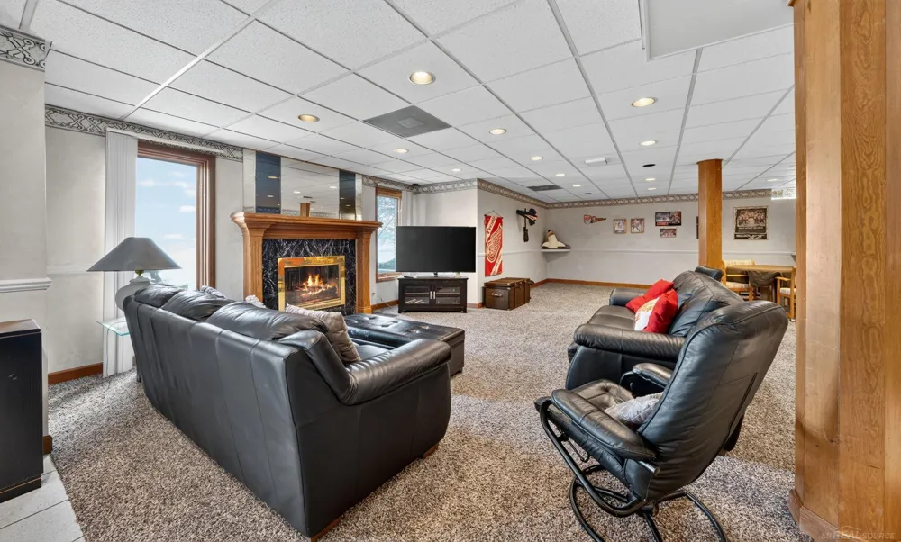 8893 Chestnut Run Drive Shelby Charter Township, MI 48317