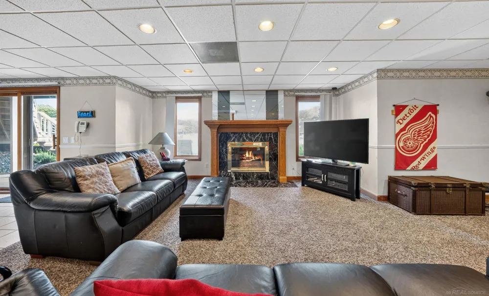 8893 Chestnut Run Drive Shelby Charter Township, MI 48317