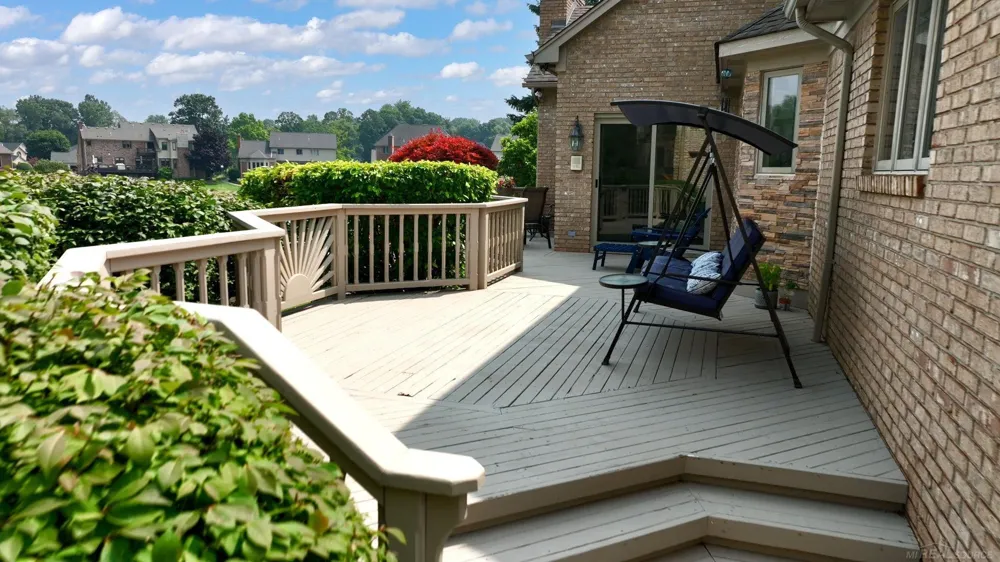 8893 Chestnut Run Drive Shelby Charter Township, MI 48317