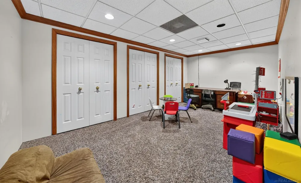 8893 Chestnut Run Drive Shelby Charter Township, MI 48317