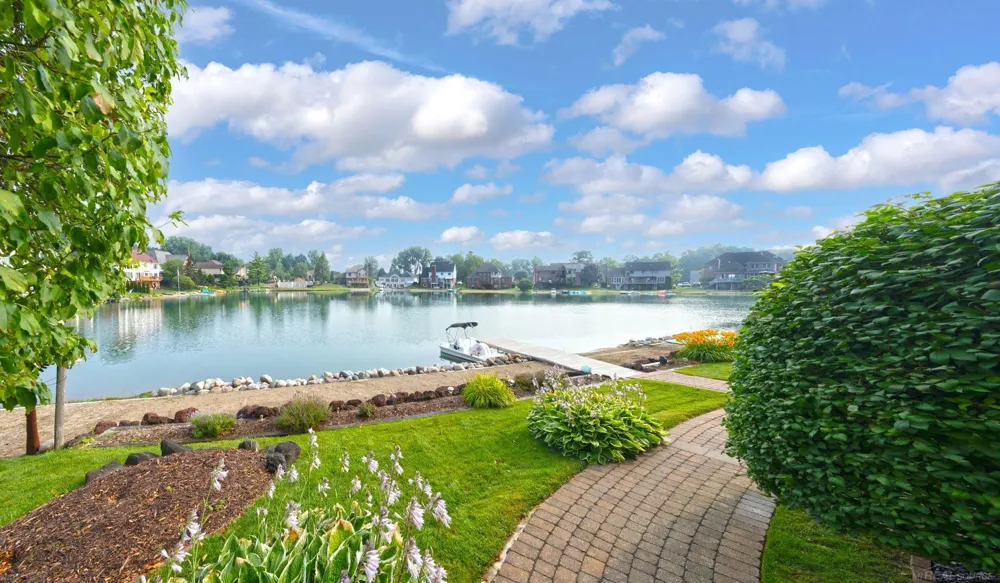 8893 Chestnut Run Drive Shelby Charter Township, MI 48317