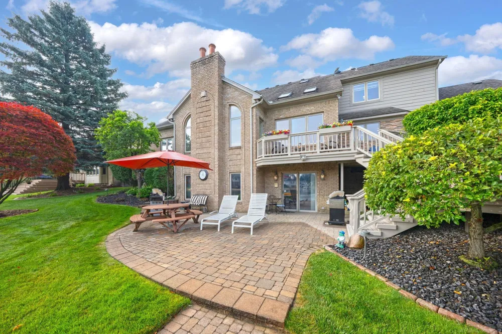 8893 Chestnut Run Drive Shelby Charter Township, MI 48317