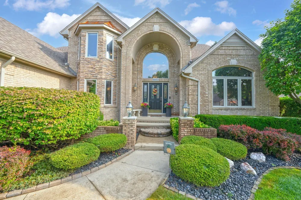 8893 Chestnut Run Drive Shelby Charter Township, MI 48317