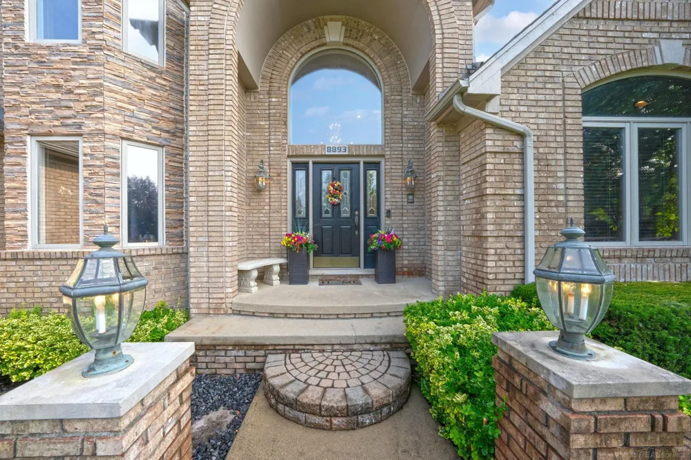 8893 Chestnut Run Drive Shelby Charter Township, MI 48317