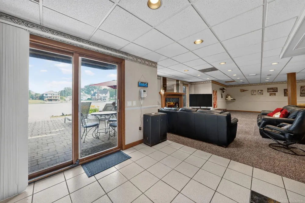 8893 Chestnut Run Drive Shelby Charter Township, MI 48317