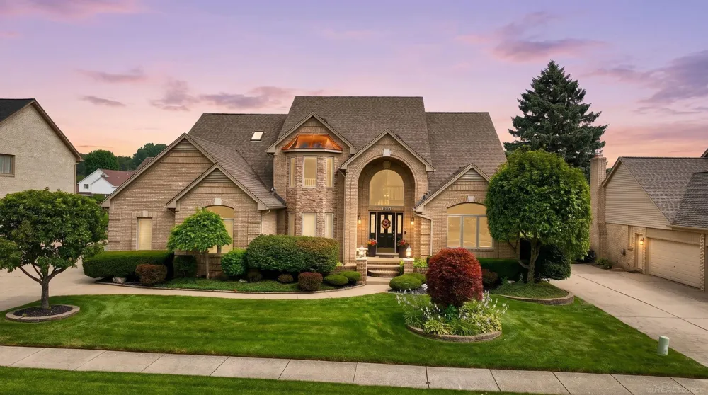 8893 Chestnut Run Drive Shelby Charter Township, MI 48317