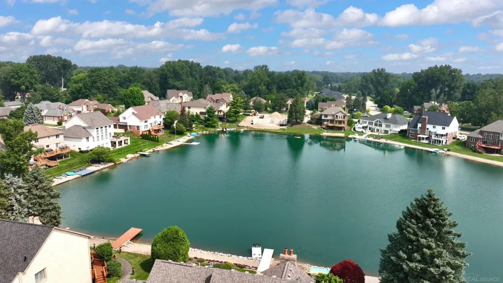 8893 Chestnut Run Drive Shelby Charter Township, MI 48317