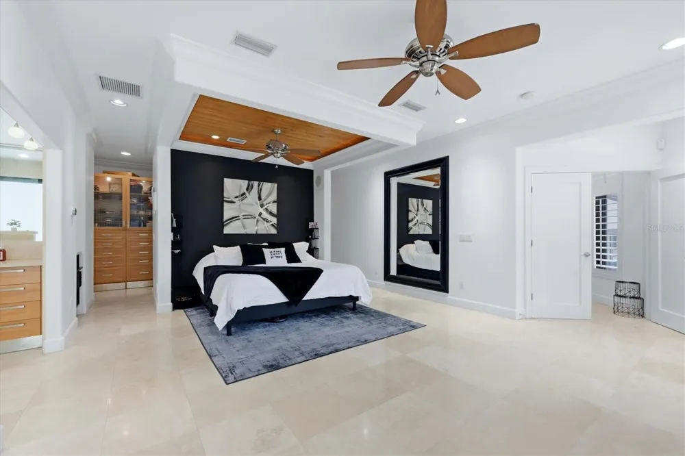 829 IDLEWILD WAY Sarasota, FL 34242