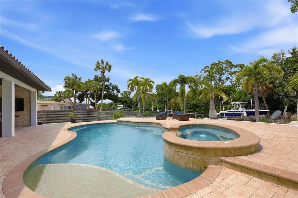829 IDLEWILD WAY Sarasota, FL 34242
