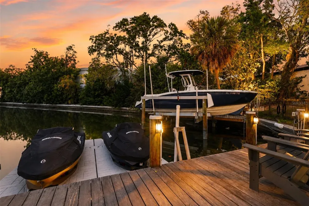 829 IDLEWILD WAY Sarasota, FL 34242