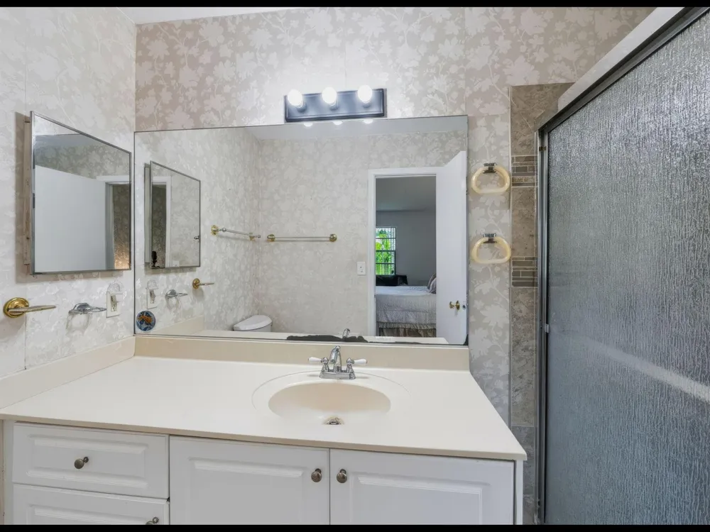 4948 Regina Court West Palm Beach, FL 33415