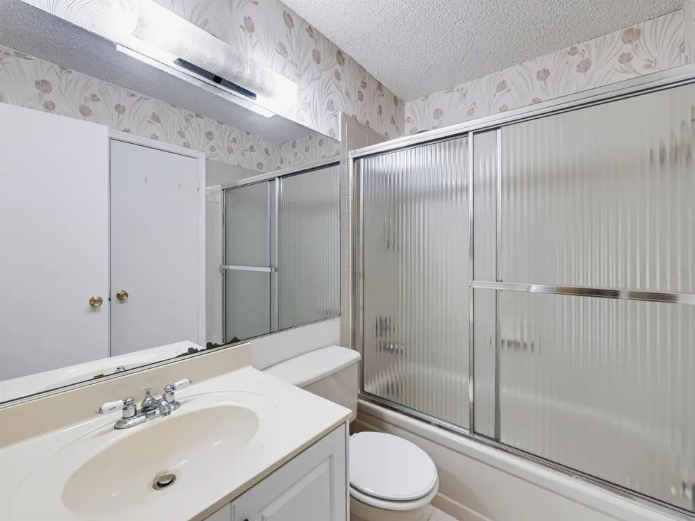 4948 Regina Court West Palm Beach, FL 33415