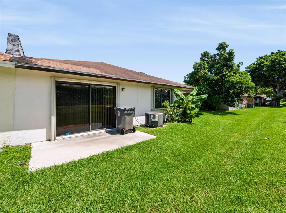 4948 Regina Court West Palm Beach, FL 33415