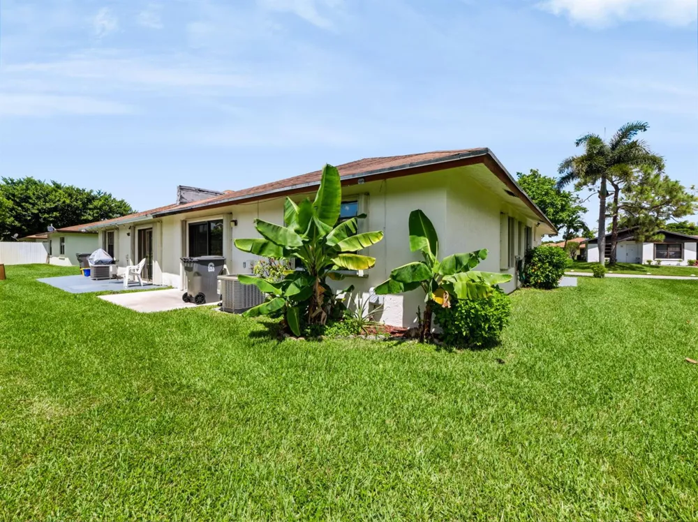 4948 Regina Court West Palm Beach, FL 33415