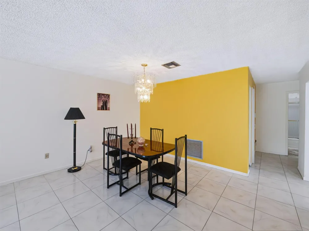 4948 Regina Court West Palm Beach, FL 33415