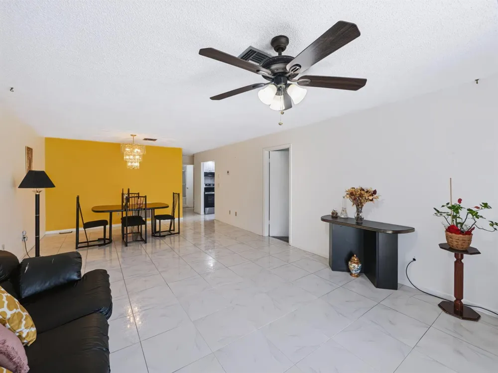 4948 Regina Court West Palm Beach, FL 33415