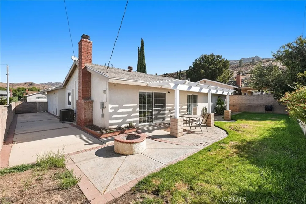 6736 Whitewood Street Simi Valley, CA 93063