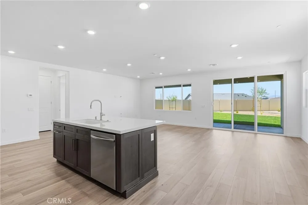 3245 E Avenue J-3 Lancaster, CA 93535