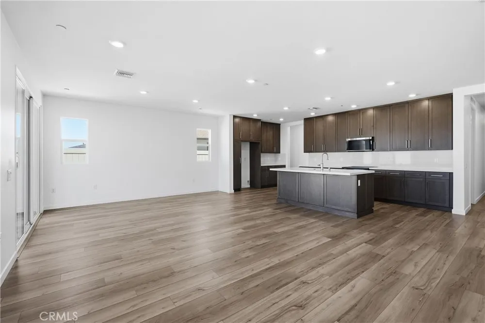 3245 E Avenue J-3 Lancaster, CA 93535