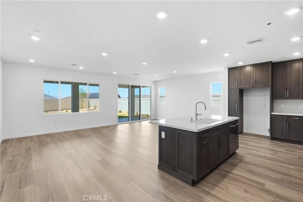 3245 E Avenue J-3 Lancaster, CA 93535