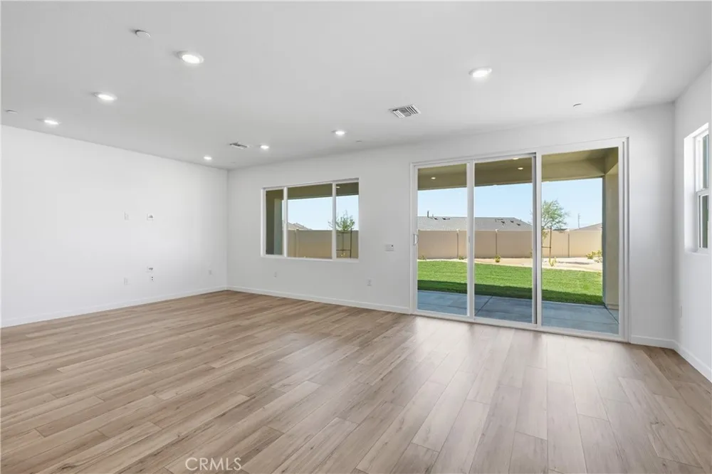 3245 E Avenue J-3 Lancaster, CA 93535