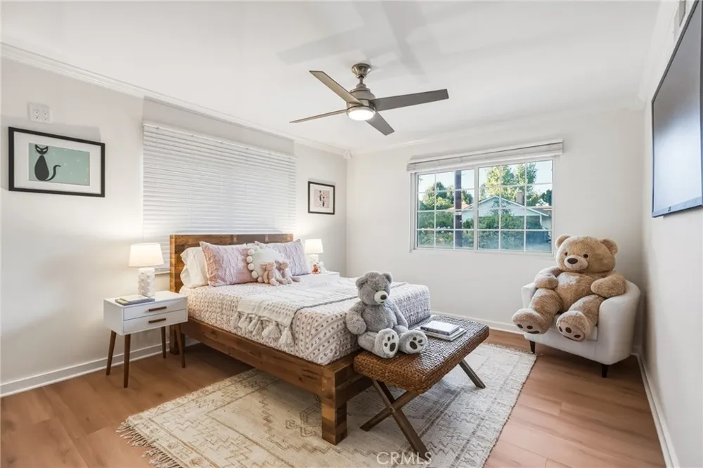 20358 Strathern Street Winnetka, CA 91306
